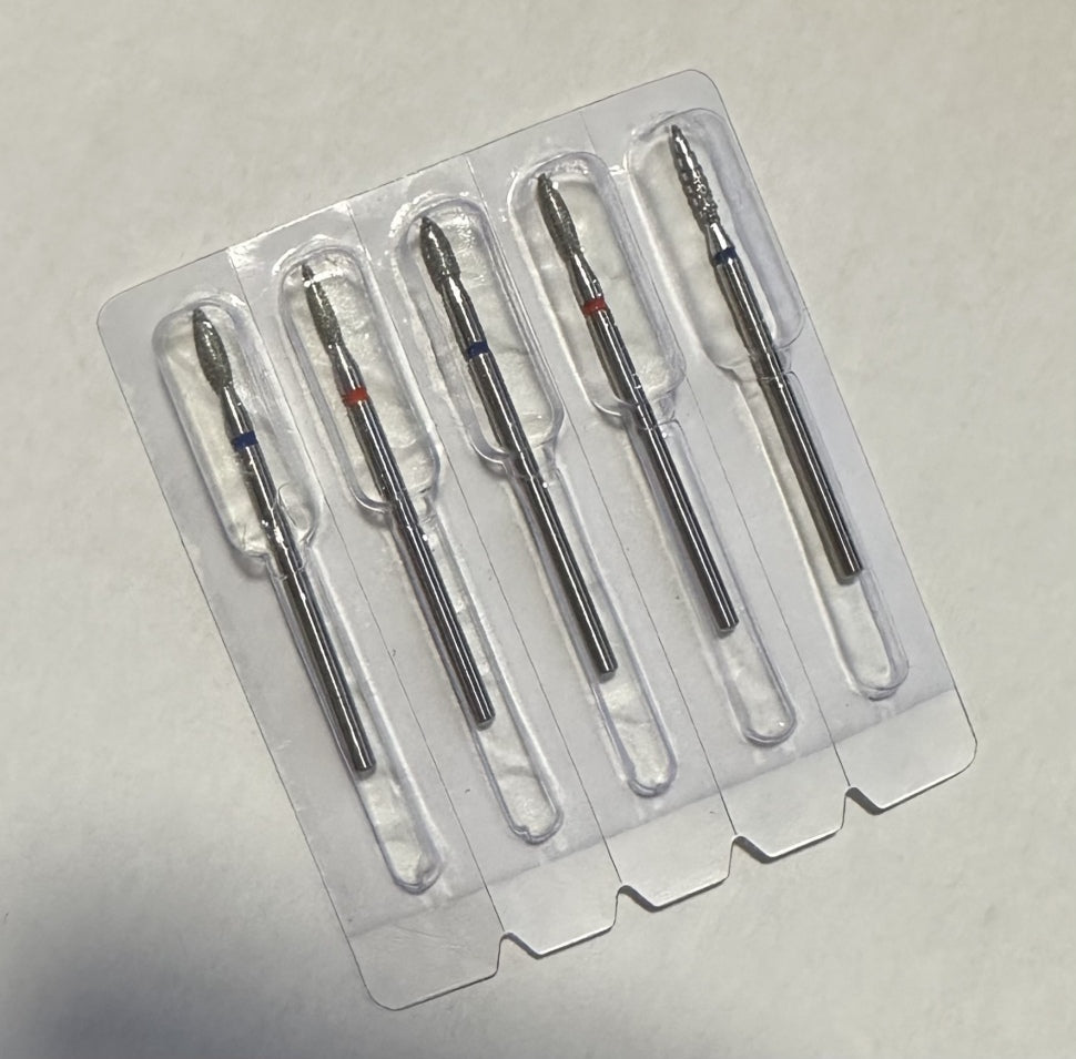 Set di fresatori diamantati n. 13 per manicure fiamma (5 punte) di KMIZ