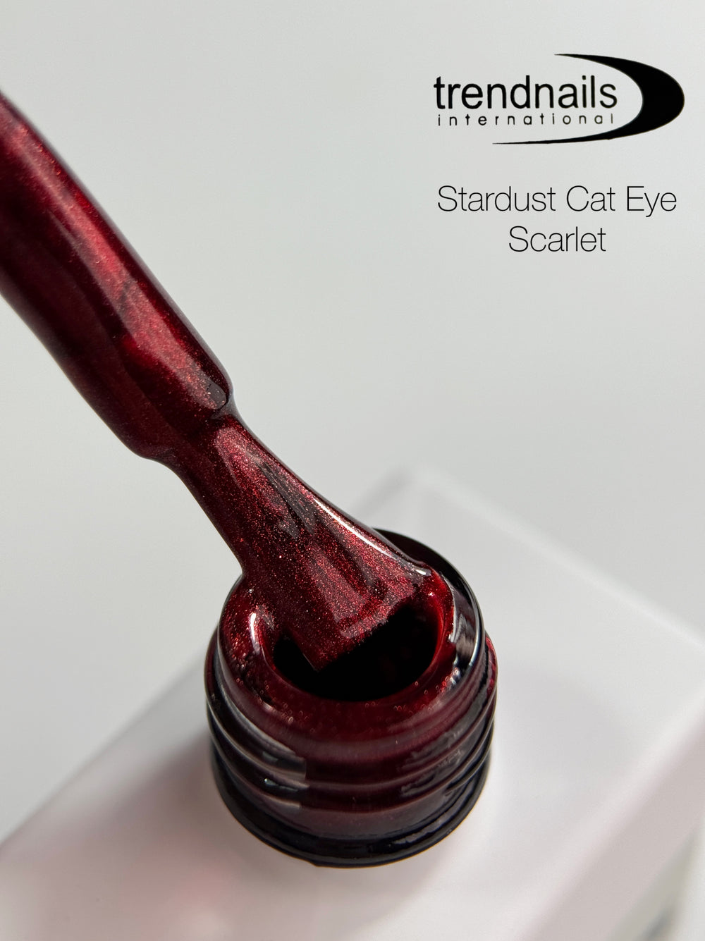 Stardust Cat Eye Gel Polish SCARLET 12ml von Trendnails