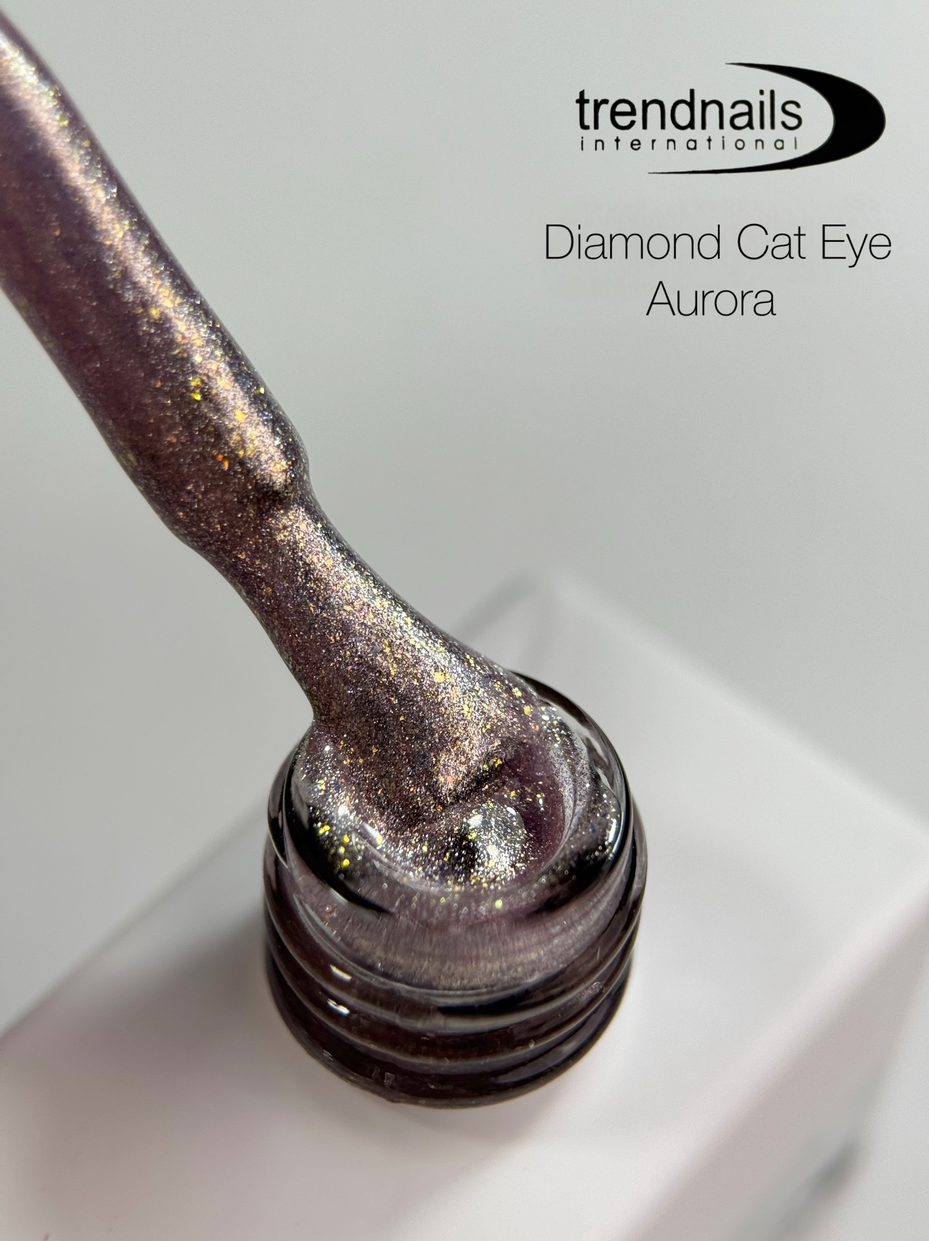 Diamond Cat Eye Gel Polish Aurora 12ml von Trendnails TPO-Free
